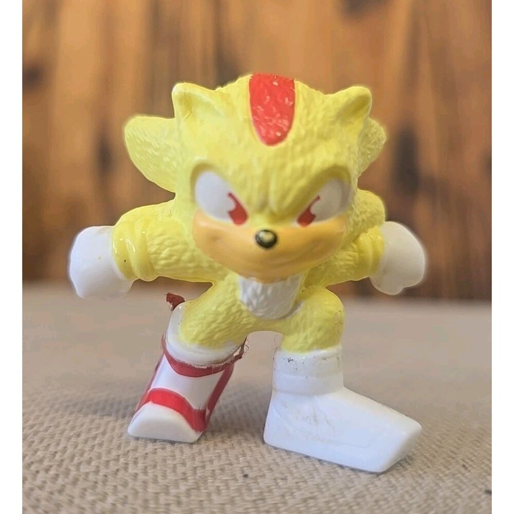 Super Shadow Sonic Hedgehog Yellow Rare McDonald's 2" Toy Collectible